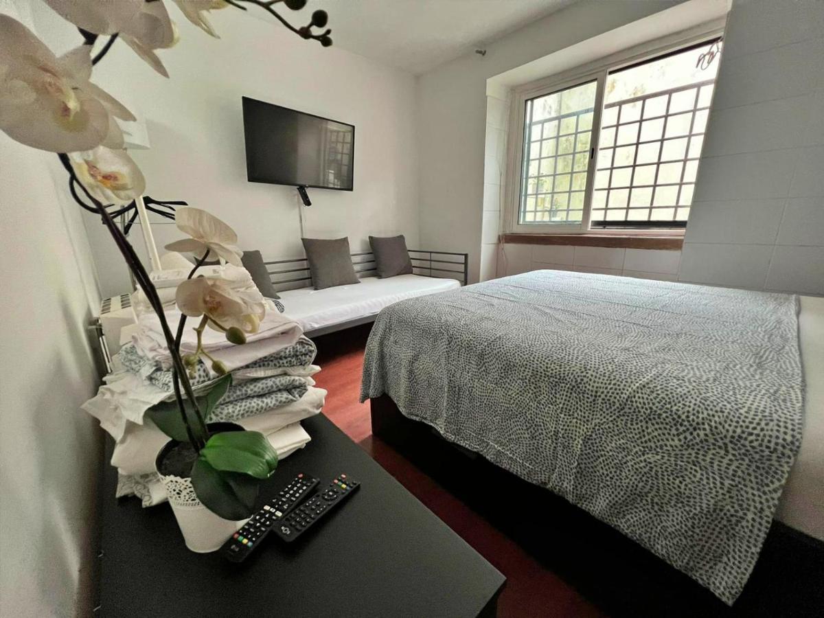 Room In Queluz 11 Minutes From Lisbon מראה חיצוני תמונה